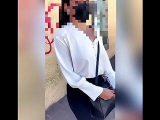 Sexo por DINERO&excl; Le ofrezco DINERO a SE&Ntilde;ORA Mexicana Sumisa que Estaba Esperando su Cami&oacute;n para Irse a Trabajar&excl; Le Doy Dinero para que me wheezles CHUPE en wheezles CALLE y no Vaya a Trabajar&excl; PARTE &num;1